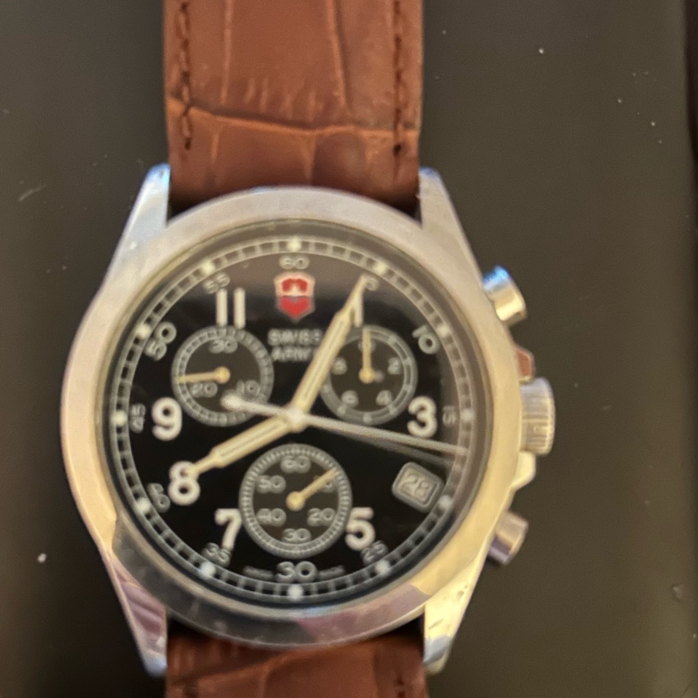 Men's Swiss Army Watch.  No longer produced.  Brand new band.